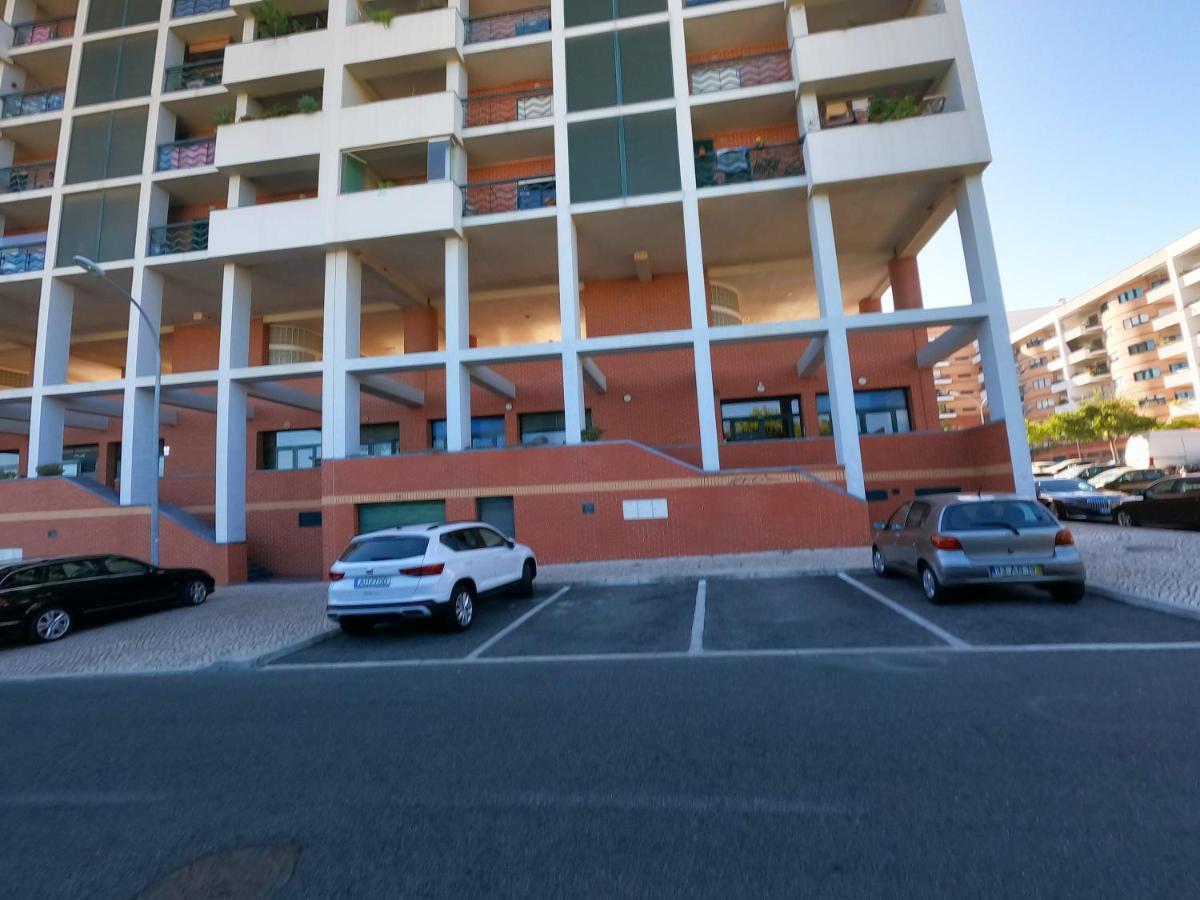 Lisbon 2 Bedroom Apartment With Balcony In ألجيس المظهر الخارجي الصورة
