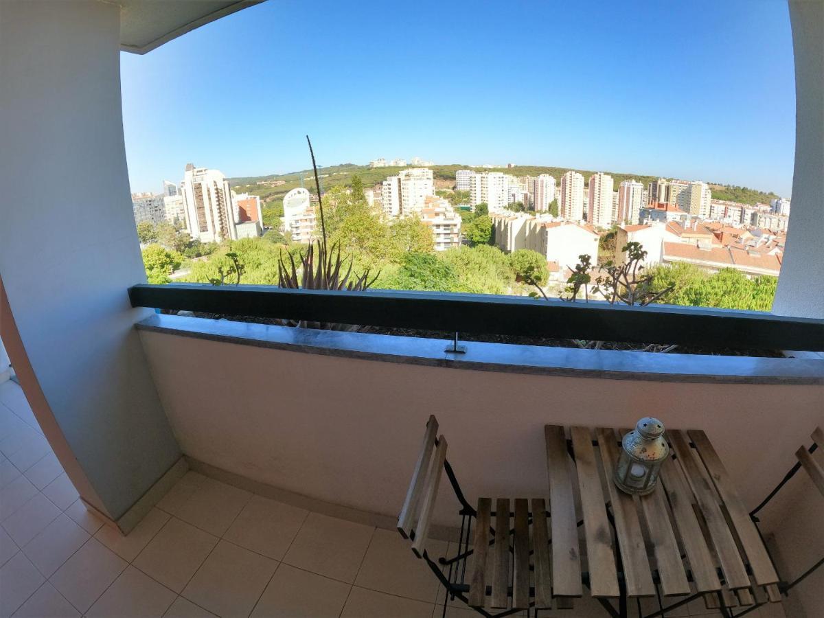 Lisbon 2 Bedroom Apartment With Balcony In ألجيس المظهر الخارجي الصورة